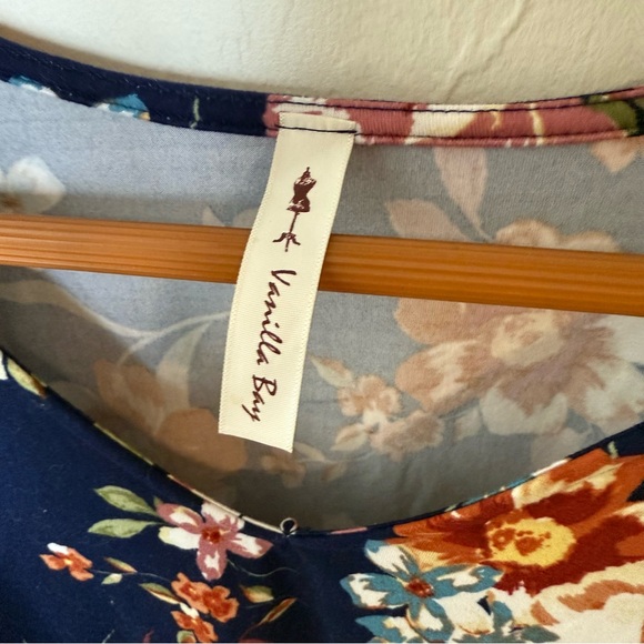 Vanilla Bay Floral Long Sleeve Bodysuit - Size Large - Picture 5 of 5